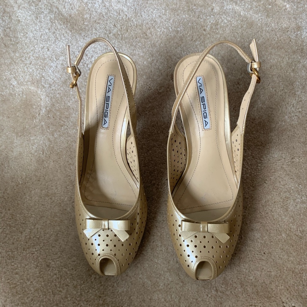 Tan patent leather peep toe slingback